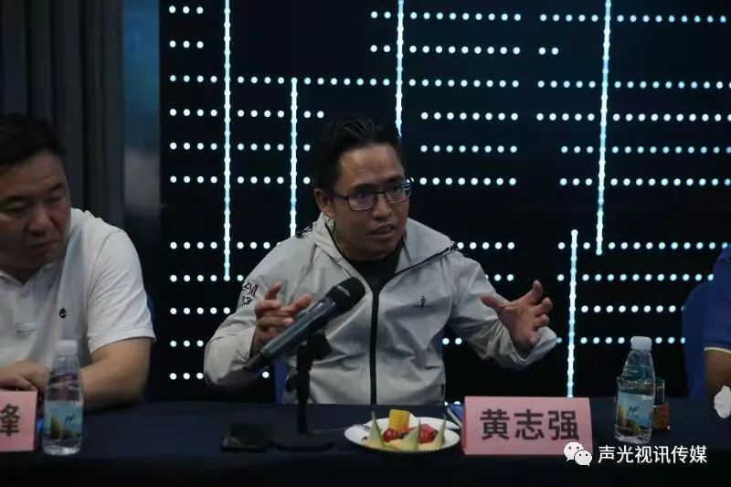 ZOBO董事长张新峰作为声光视讯行业联盟代表赴豫芒温暖灾区，传递爱心
