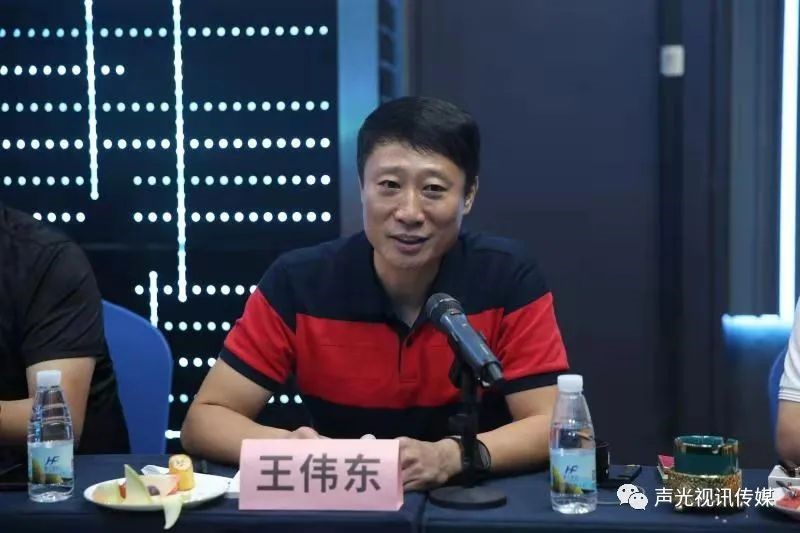 ZOBO董事长张新峰作为声光视讯行业联盟代表赴豫芒温暖灾区，传递爱心
