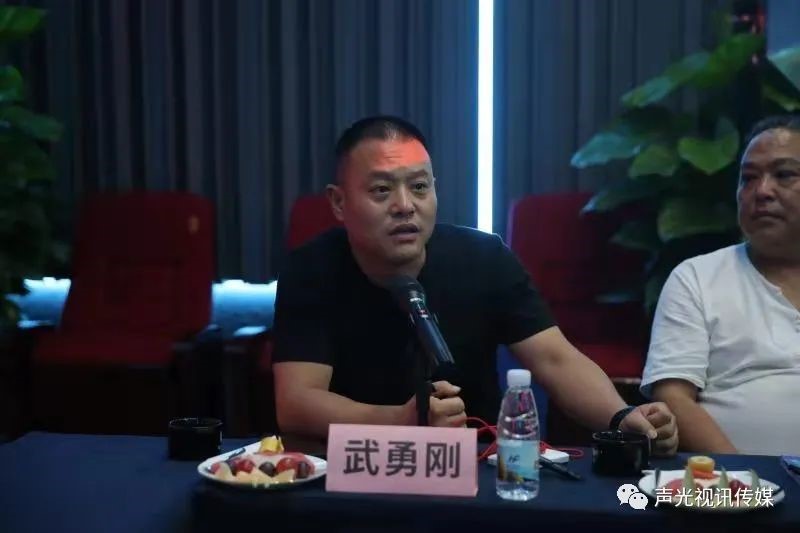 ZOBO董事长张新峰作为声光视讯行业联盟代表赴豫芒温暖灾区，传递爱心