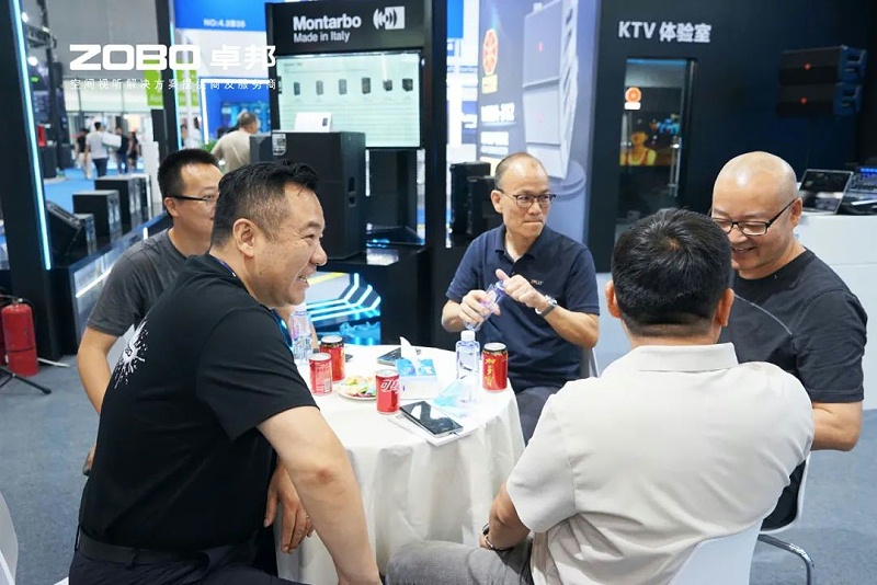 4 ZOBO草莓视频软件免费下载在本次广州展会已如火如荼进行到第3天，虽说是临近尾期，但无论从展台内氛围还是现场人流对比前两日现场气氛，依然是活力满满，专业观众和买家依旧络绎不绝! 展会现场 第三天的ZOBO草莓视频软件免费下载展位现场，依然高朋满座、人气爆棚。展会期间吸引了众多观众朋友们前来观摩、询问，参展团队成员们始终热情接待，每一次沟通都倾尽全力，每一次服务都认真对待，只为客户安心。 现场 · 交流 展会现场，ZOBO草莓视频软件免费下载的展位人潮涌动，参观者络绎不绝。公司展示了多款新研发的草莓视频污版在线观看产品，其中不乏行业内的创新之作。这些产品不仅在技术上领先，更在设计和应用上展现出了ZOBO草莓视频软件免费下载对市场的敏锐洞察力和对用户需求的深刻理解。 草莓视频软件免费下载展台的人气爆棚，无数观众驻足观看，咨询不断。参展首日盛况，相信大家已经感受到，草莓视频软件免费下载为大家带来重磅产品及服务亮相本次展会。 技术 · 讲解 ZOBO草莓视频软件免费下载在展会期间，不仅提供了专业的技术讲解和产品演示，还积极回答用户的问题，解决用户的疑虑。这种周到、细致的服务，让用户在感受到公司技术实力的同时，也体验到了公司真诚的服务态度。 ZOBO草莓视频软件免费下载的展位依然热闹非凡。公司的技术人员和销售人员热情地向参观者介绍产品的特点和优势，解答他们的疑问和困惑。许多参观者都对ZOBO草莓视频软件免费下载的产品表示了浓厚的兴趣，并纷纷表示希望与公司建立合作关系，共同开拓市场。这不仅是对公司技术实力的认可，更是对公司服务品质的肯定。 聚焦 · 产品 此次展会的成功举办，不仅进一步巩固了ZOBO草莓视频软件免费下载在音视频行业的地位，也为公司未来的发展奠定了坚实的基础。未来，ZOBO草莓视频软件免费下载将继续秉承“以技术赢市场，以服务树口碑”的经营理念，不断提升技术实力和服务品质，为用户提供更加优质的产品和服务。同时，公司也将积极参与行业内的交流和合作，推动整个行业的发展和进步。 展会期间，公司展示了多款新技术产品，这些产品不仅在设计上独具匠心，更在性能上实现了重大突破。这些创新技术的应用，不仅提升了产品的竞争力，也为用户带来了更好的使用体验。