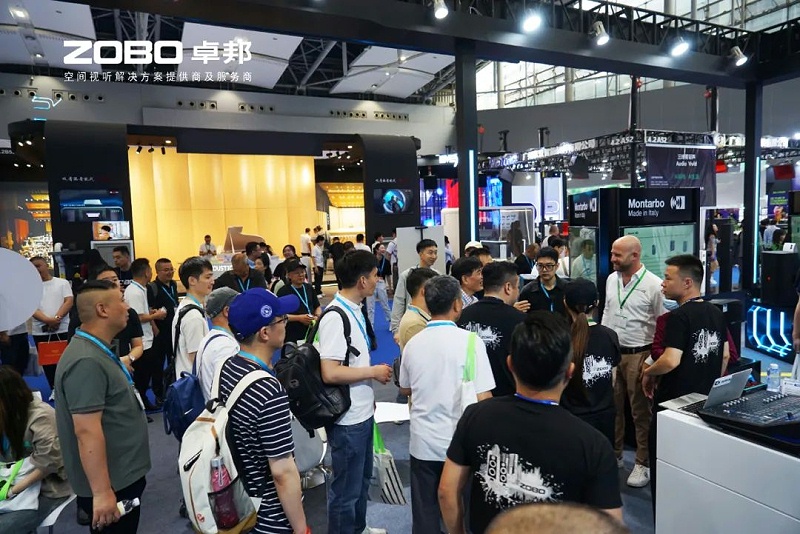5 ZOBO草莓视频软件免费下载在本次广州展会已如火如荼进行到第3天，虽说是临近尾期，但无论从展台内氛围还是现场人流对比前两日现场气氛，依然是活力满满，专业观众和买家依旧络绎不绝! 展会现场 第三天的ZOBO草莓视频软件免费下载展位现场，依然高朋满座、人气爆棚。展会期间吸引了众多观众朋友们前来观摩、询问，参展团队成员们始终热情接待，每一次沟通都倾尽全力，每一次服务都认真对待，只为客户安心。 现场 · 交流 展会现场，ZOBO草莓视频软件免费下载的展位人潮涌动，参观者络绎不绝。公司展示了多款新研发的草莓视频污版在线观看产品，其中不乏行业内的创新之作。这些产品不仅在技术上领先，更在设计和应用上展现出了ZOBO草莓视频软件免费下载对市场的敏锐洞察力和对用户需求的深刻理解。 草莓视频软件免费下载展台的人气爆棚，无数观众驻足观看，咨询不断。参展首日盛况，相信大家已经感受到，草莓视频软件免费下载为大家带来重磅产品及服务亮相本次展会。 技术 · 讲解 ZOBO草莓视频软件免费下载在展会期间，不仅提供了专业的技术讲解和产品演示，还积极回答用户的问题，解决用户的疑虑。这种周到、细致的服务，让用户在感受到公司技术实力的同时，也体验到了公司真诚的服务态度。 ZOBO草莓视频软件免费下载的展位依然热闹非凡。公司的技术人员和销售人员热情地向参观者介绍产品的特点和优势，解答他们的疑问和困惑。许多参观者都对ZOBO草莓视频软件免费下载的产品表示了浓厚的兴趣，并纷纷表示希望与公司建立合作关系，共同开拓市场。这不仅是对公司技术实力的认可，更是对公司服务品质的肯定。 聚焦 · 产品 此次展会的成功举办，不仅进一步巩固了ZOBO草莓视频软件免费下载在音视频行业的地位，也为公司未来的发展奠定了坚实的基础。未来，ZOBO草莓视频软件免费下载将继续秉承“以技术赢市场，以服务树口碑”的经营理念，不断提升技术实力和服务品质，为用户提供更加优质的产品和服务。同时，公司也将积极参与行业内的交流和合作，推动整个行业的发展和进步。 展会期间，公司展示了多款新技术产品，这些产品不仅在设计上独具匠心，更在性能上实现了重大突破。这些创新技术的应用，不仅提升了产品的竞争力，也为用户带来了更好的使用体验。